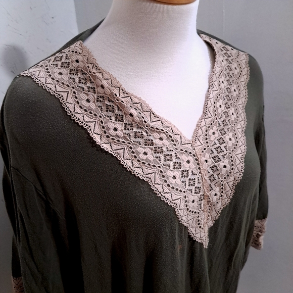 Amanda | Lace Trim V-Neck Top olive Green - Picture 3 of 10